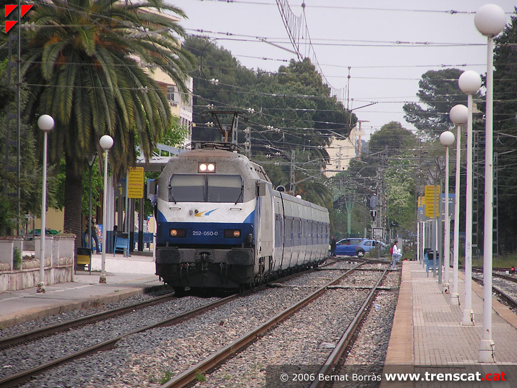 http://www.trenscat.com/renfe/images/linia06/P060427078.jpg